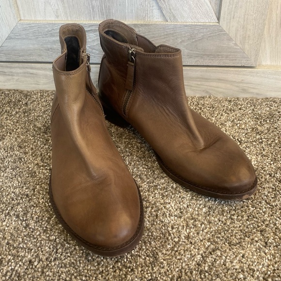 Johnston & Murphy Light Brown Taupe Leather Zip Ankle Boot 7 Leather Sole - Picture 4 of 14